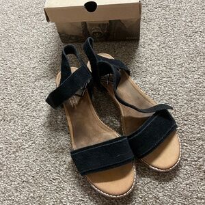 Tom’s Camilla black suede sandals